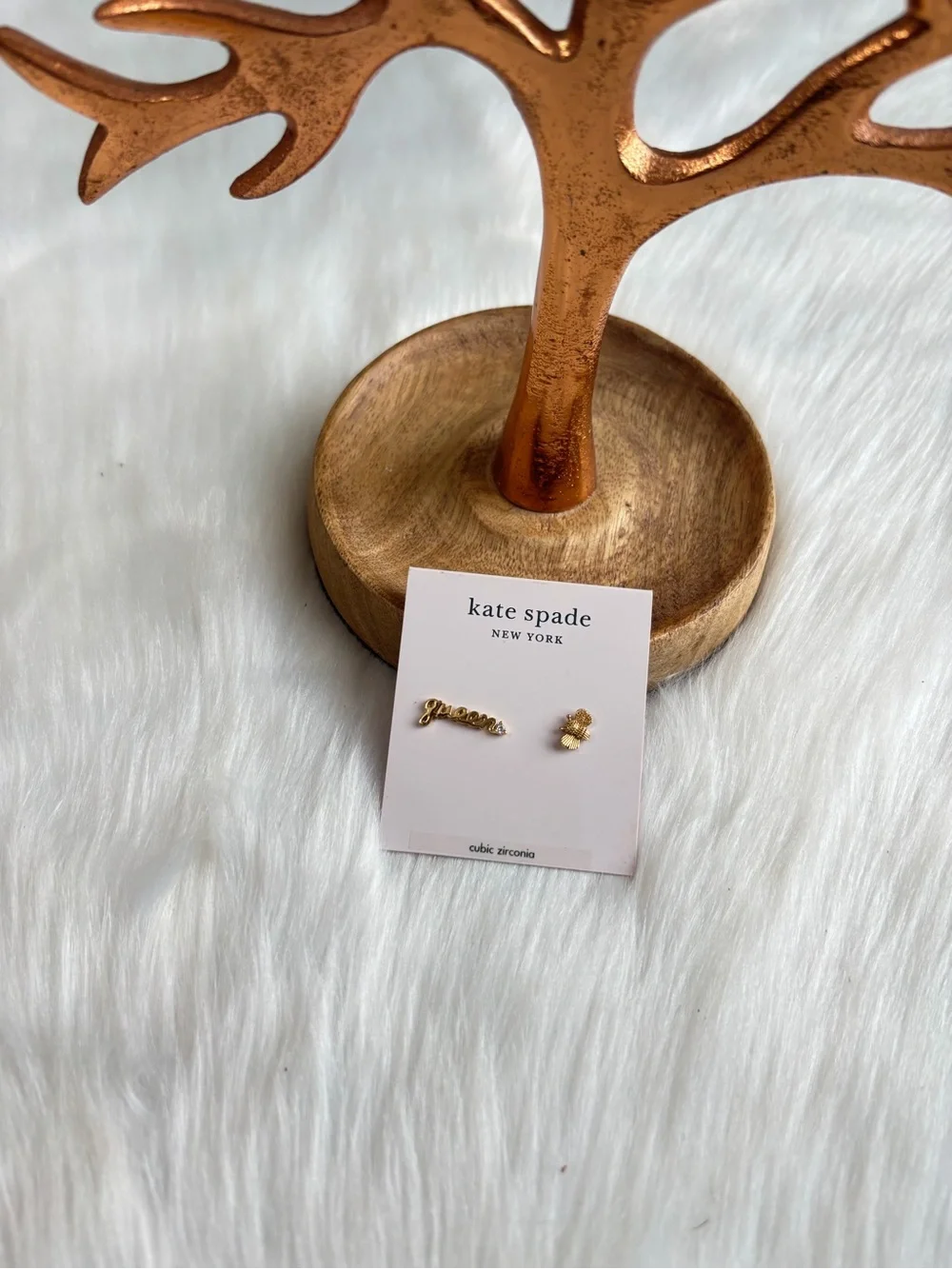 kate spade gold 'queen' script & bee stud earrings